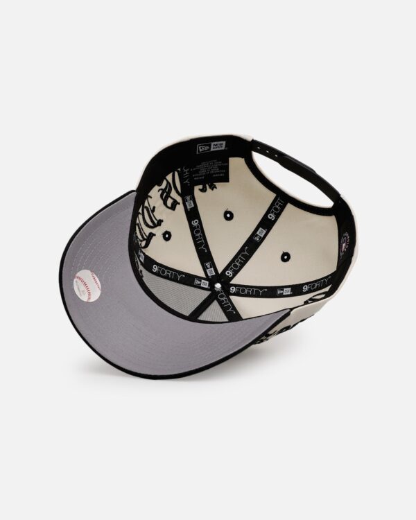 New Era Chicago White Sox 'Gothic Script Two Tone' 9FORTY A-Frame Snapback Chrome/Black - Image 6