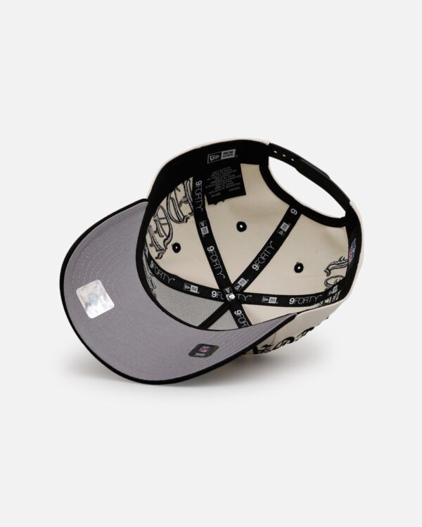 New Era Las Vegas Raiders 'Gothic Script Two Tone' 9FORTY A-Frame Snapback Chrome/Black - Image 6