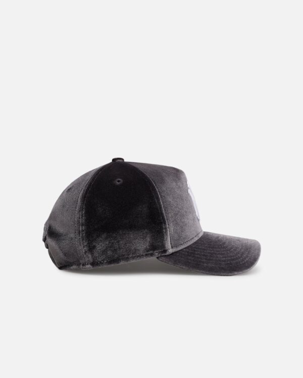 New Era New York Yankees 'Velvet Dreams 2.0' 9FORTY A-Frame Snapback Grey - Image 4
