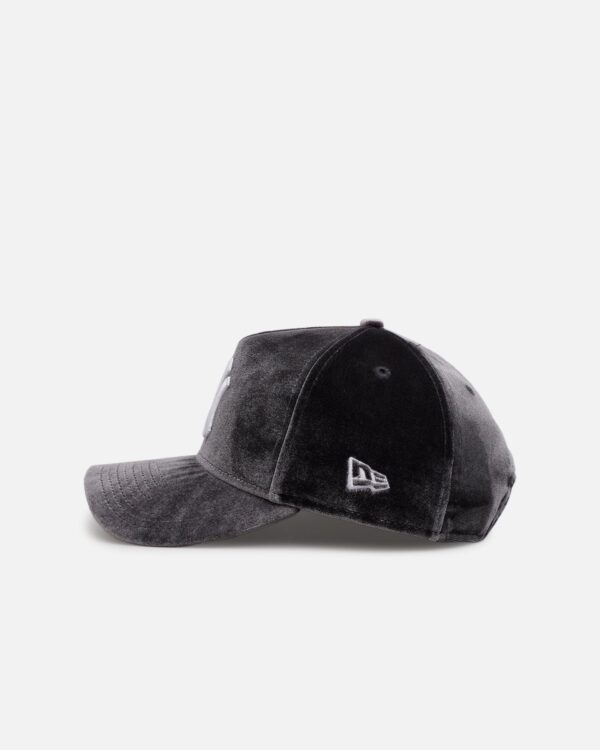 New Era New York Yankees 'Velvet Dreams 2.0' 9FORTY A-Frame Snapback Grey - Image 5
